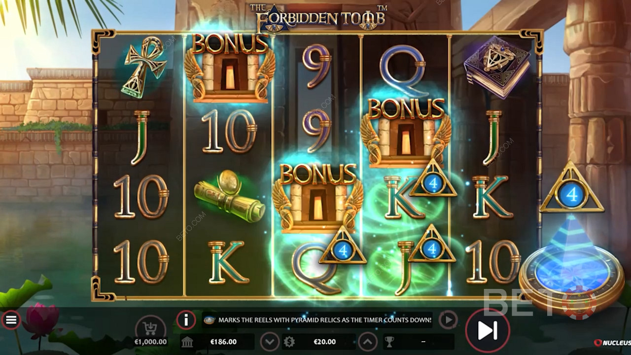 Ativar as Free Spins com 5 a 10 Wilds no jogo de vídeo The Forbidden Tomb por Nucleus Gaming