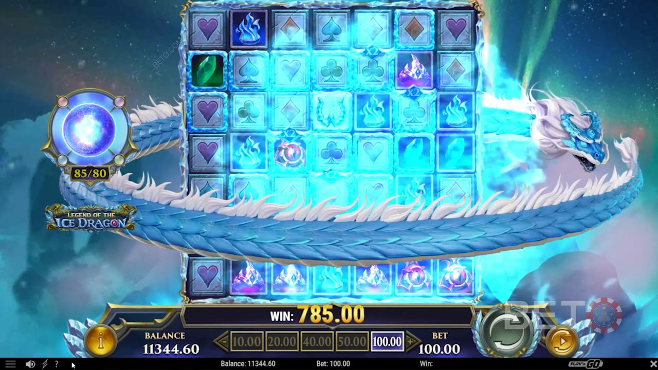 Disparar o Dragon Blast recolhendo 80 símbolos vencedores na slot Legend of the Ice Dragon